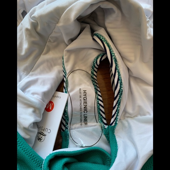 🎁Cupshe Textured & Striped One Piece Swimsuit-M🎁 - Picture 9 of 11